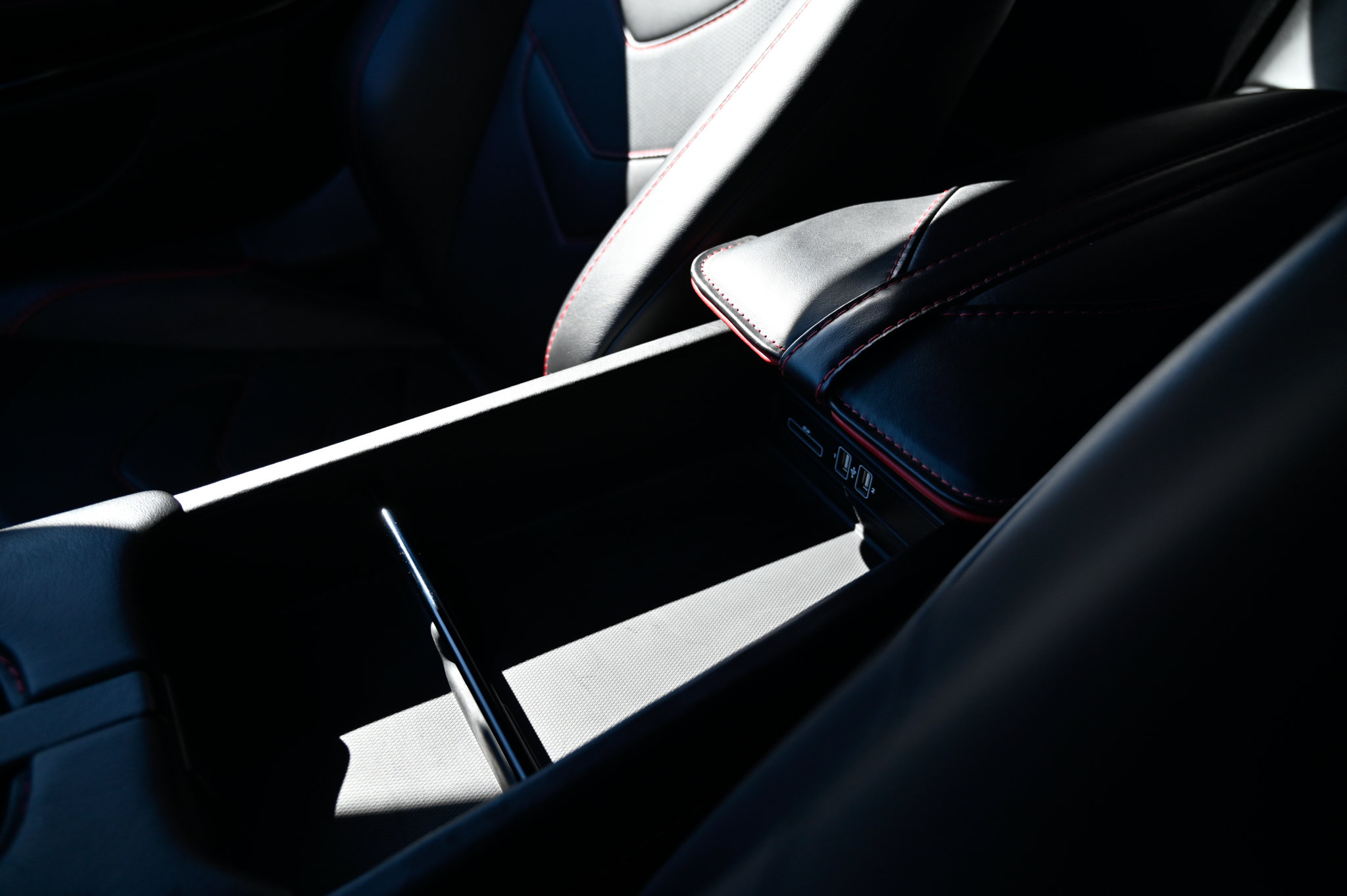 Used 2020 Aston Martin DBS Superleggera RWD image 34