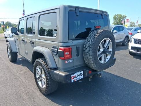 Used 2018 Jeep Wrangler Unlimited Sahara w/ Cold Weather Group AWD/4WD image 9