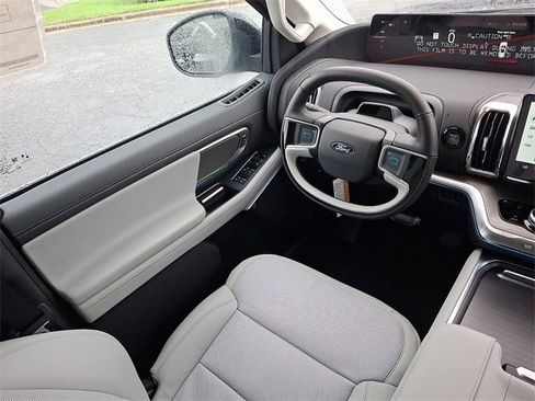 New 2025 Ford Expedition Max Platinum image 9