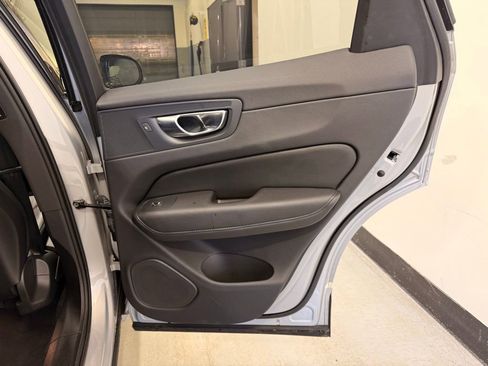 Used 2025 Volvo XC60 B5 Plus image 24