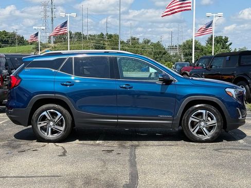 Used 2021 GMC Terrain SLT w/ Infotainment Package II AWD/4WD image 4