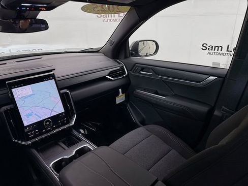 Used 2025 GMC Acadia Elevation image 26