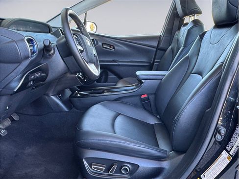 Used 2016 Toyota Prius Four Touring w/ Premium Convenience Package FWD image 9