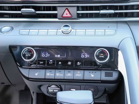 New 2025 Hyundai Elantra SEL image 18