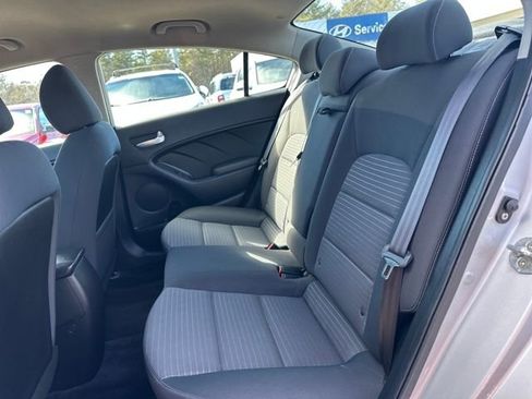 Used 2017 Kia Forte LX w/ LX Popular Package image 19