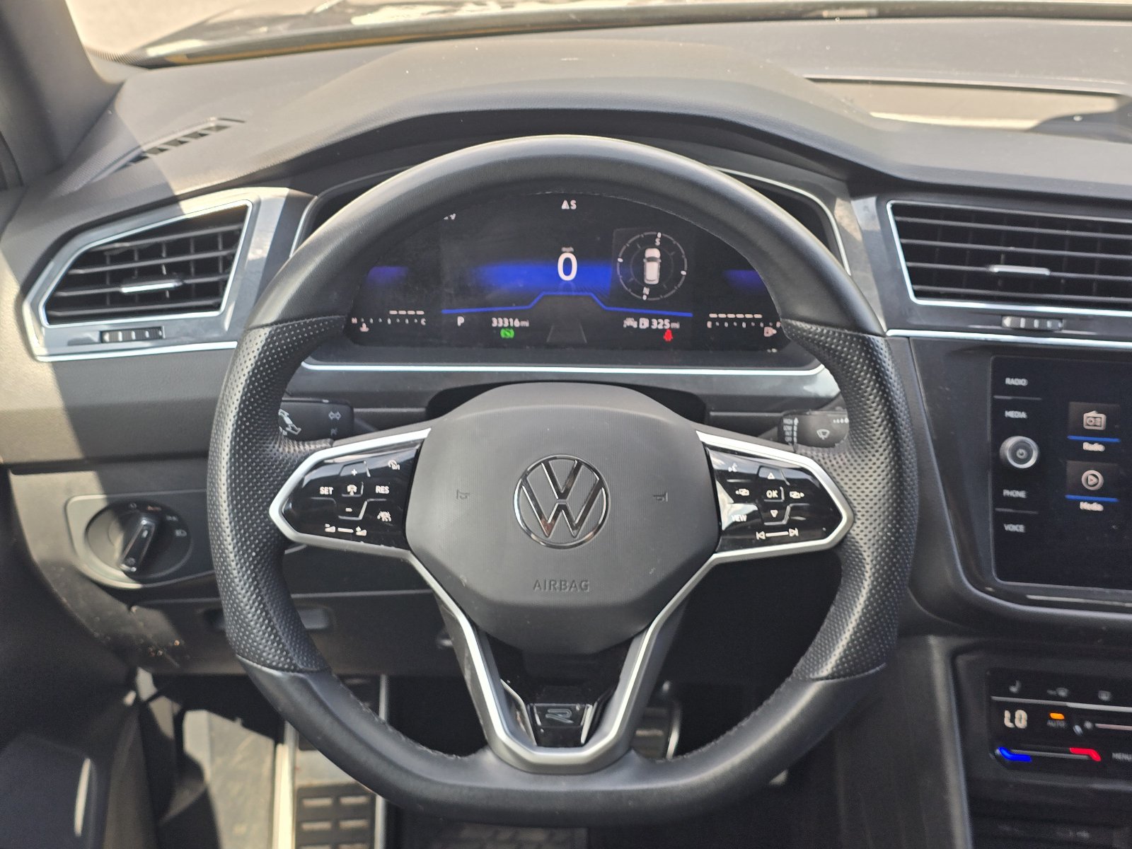 Used 2023 Volkswagen Tiguan SE R-Line FWD image 15