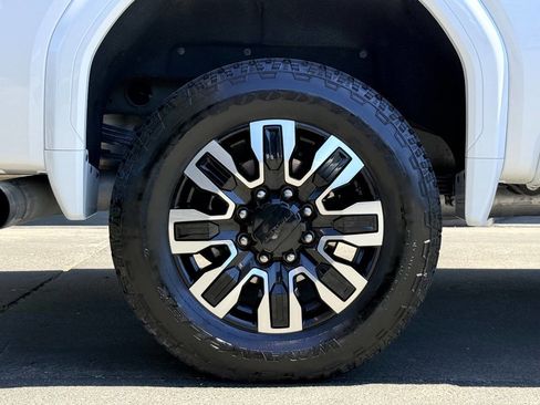 Used 2025 GMC Sierra 2500 Denali Ultimate image 13