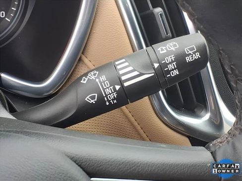 Used 2023 Chevrolet Equinox Premier image 17