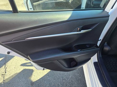 Used 2025 Toyota Camry SE image 18