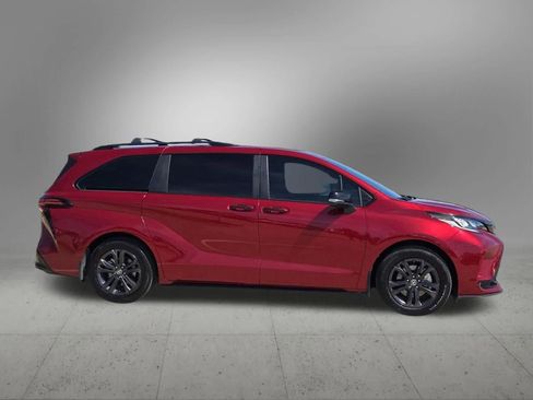 Used 2025 Toyota Sienna XSE w/ XSE Premium Package AWD/4WD image 7