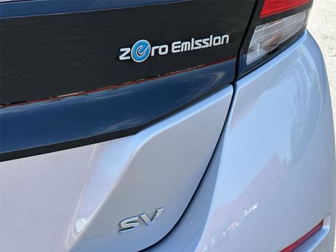 Used 2022 Nissan Leaf SV FWD image 8