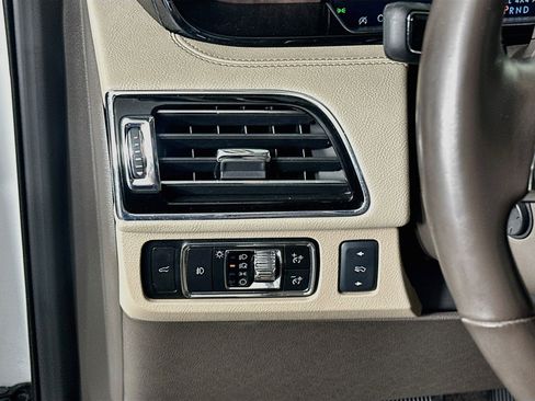 Used 2023 Lincoln Navigator Reserve AWD/4WD image 17