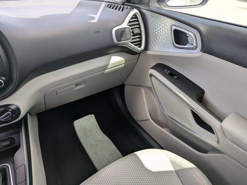 Certified 2025 Kia Soul LX w/ LX Technology Package FWD image 17