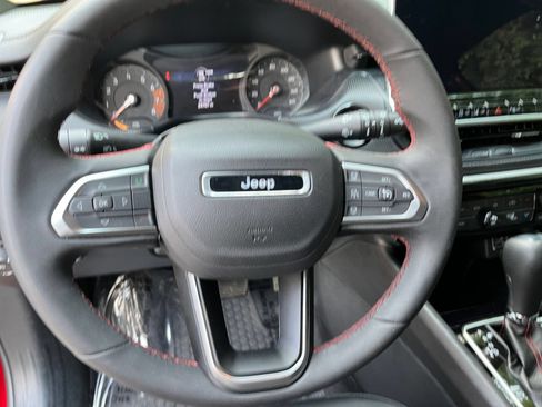 Used 2025 Jeep Compass Trailhawk AWD/4WD image 27