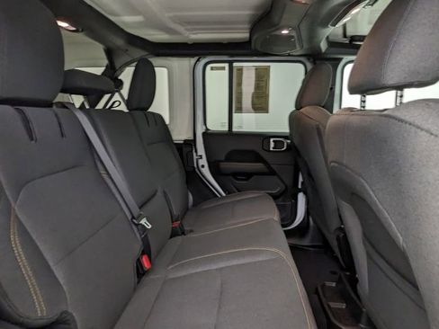 Used 2025 Jeep Wrangler Unlimited Sahara AWD/4WD image 34