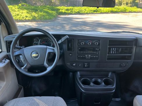 Used 2014 Chevrolet Express 3500 Extended RWD image 17