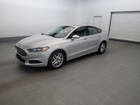 Used 2014 Ford Fusion SE FWD image 2