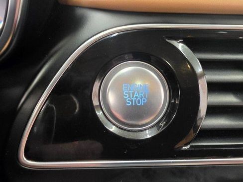 Used 2022 Genesis G70 3.3T AWD/4WD image 22