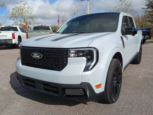 Used 2025 Ford Maverick Lariat w/ Black Appearance Package image 2