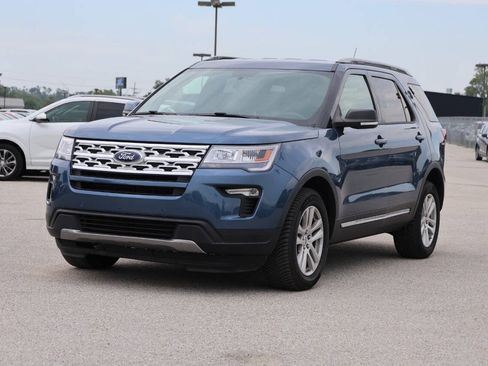 Used 2019 Ford Explorer XLT w/ Equipment Group 202A AWD/4WD image 6