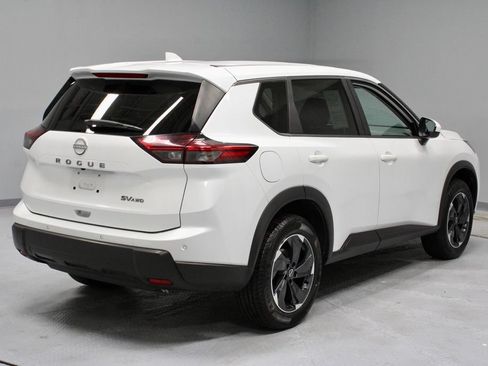 Used 2024 Nissan Rogue SV AWD/4WD image 11