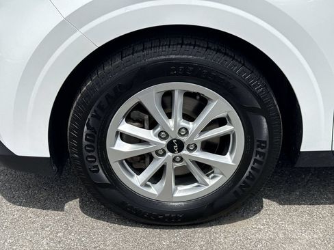 Used 2022 Kia Carnival LX FWD image 10