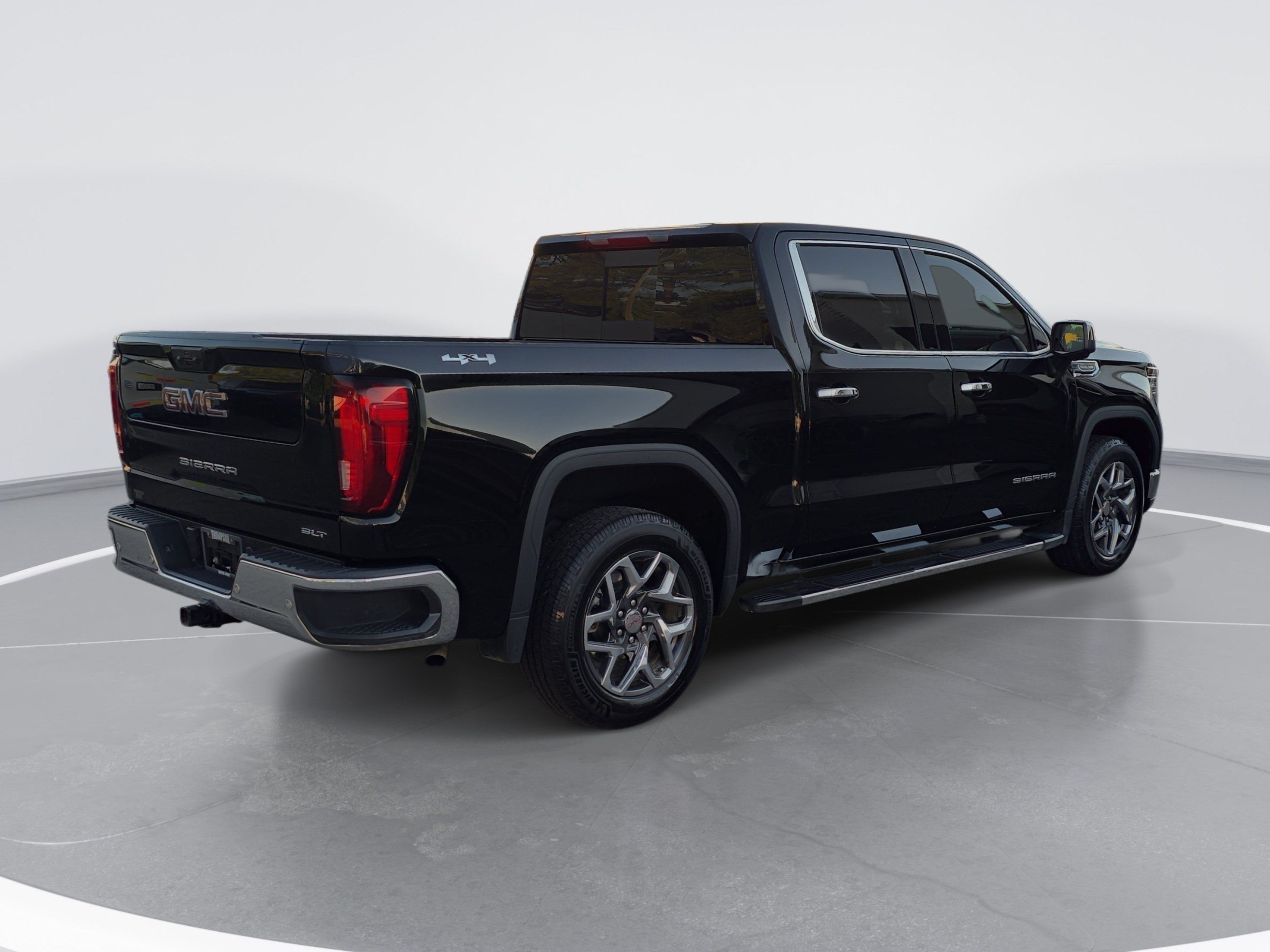 Used 2024 GMC Sierra 1500 SLT w/ SLT Premium Plus Package AWD/4WD image 3