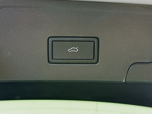 Used 2025 Volkswagen Atlas Cross Sport SE image 28