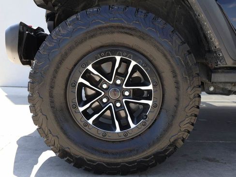 Used 2025 Jeep Wrangler Unlimited Rubicon w/ XTREMEE 35" Tire Package AWD/4WD image 6