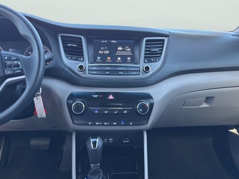 Used 2018 Hyundai Tucson SEL FWD image 16