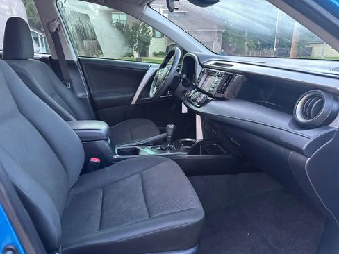 Used 2018 Toyota RAV4 LE FWD image 25