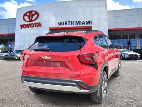 Used 2026 Chevrolet Trax LT FWD image 4