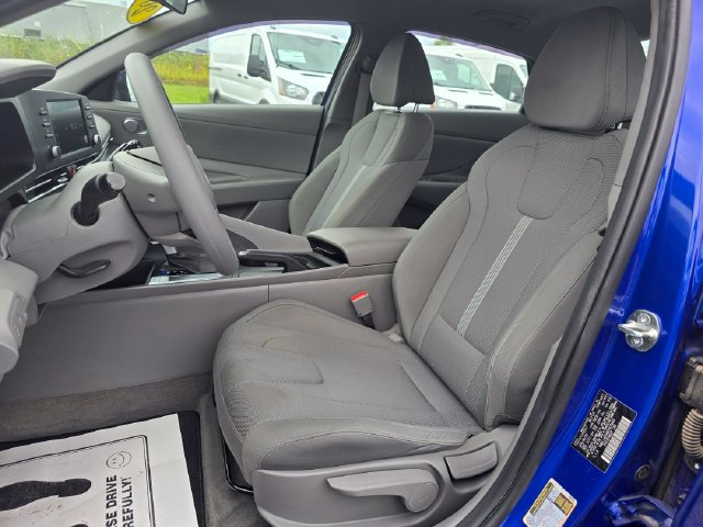 Used 2024 Hyundai Elantra SE FWD image 17