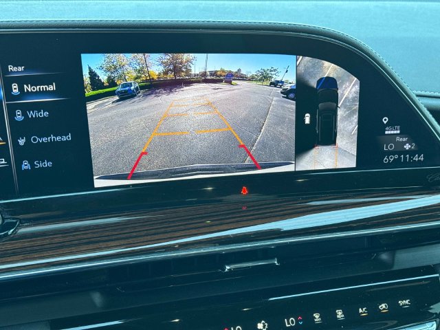 Used 2023 Cadillac Escalade Premium Luxury AWD/4WD image 26