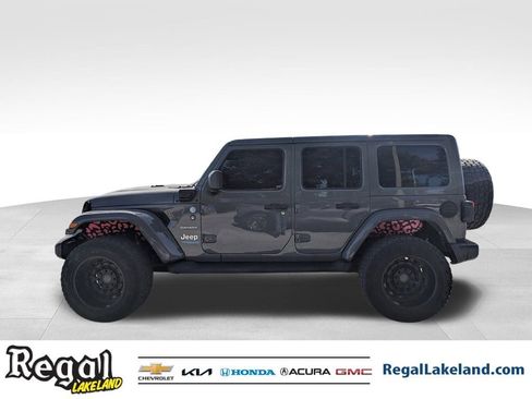 Used 2022 Jeep Wrangler Unlimited Sahara image 5