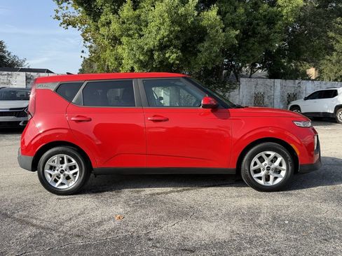 Used 2022 Kia Soul S FWD image 4