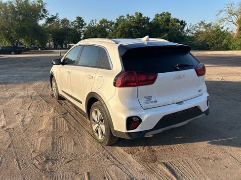 Used 2022 Kia Niro LX image 3