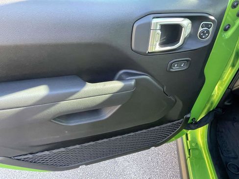 Used 2025 Jeep Wrangler Willys image 15