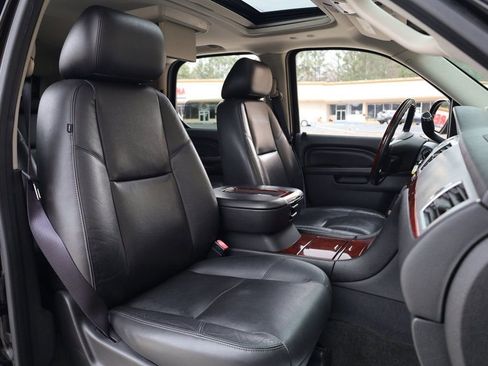 Used 2012 Cadillac Escalade Luxury image 23