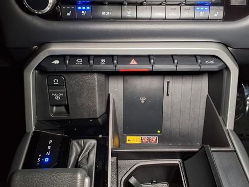 Used 2025 Toyota Tundra Platinum AWD/4WD image 25