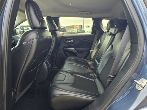 Used 2020 Jeep Cherokee Latitude Plus AWD/4WD image 12