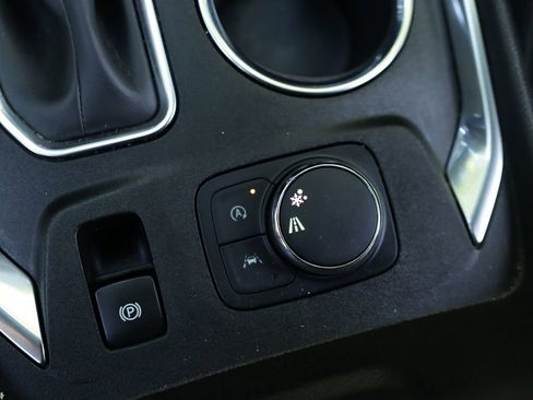 Used 2023 Chevrolet Traverse LT FWD image 17