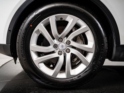 Used 2019 Land Rover Discovery HSE image 13