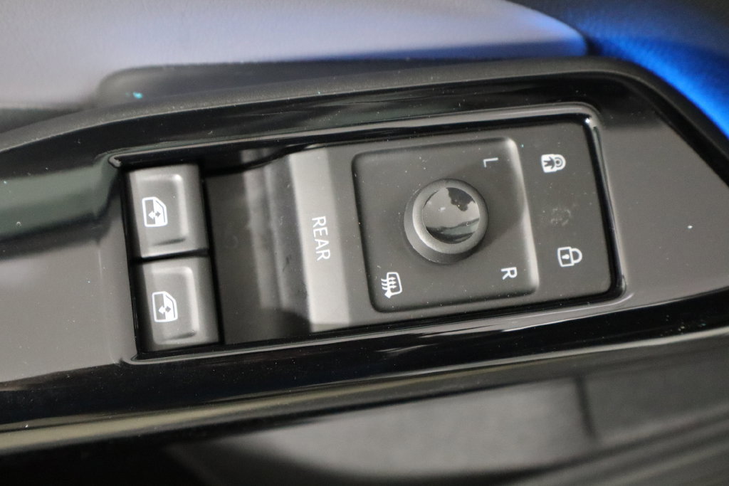 Used 2022 Volkswagen ID.4 Pro AWD/4WD image 19