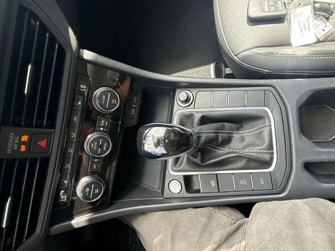 Used 2024 Volkswagen Jetta SE FWD image 19