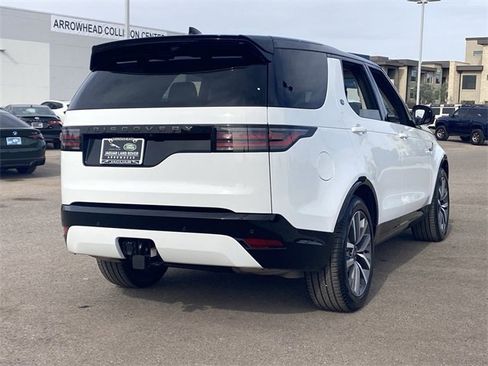 Used 2025 Land Rover Discovery Dynamic SE image 18