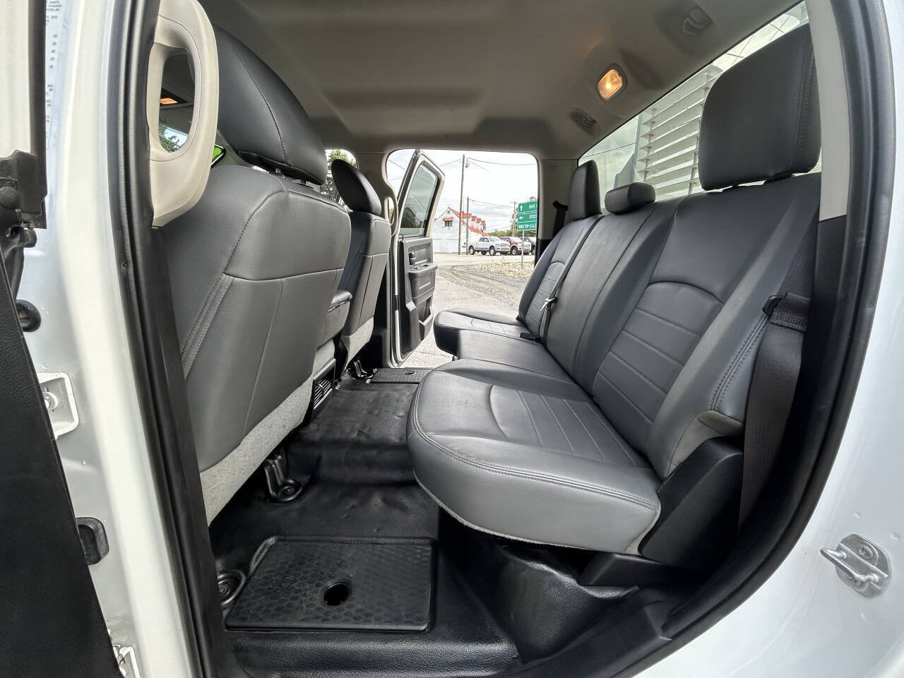 Used 2018 RAM 3500 Tradesman w/ Chrome Appearance Group AWD/4WD image 21