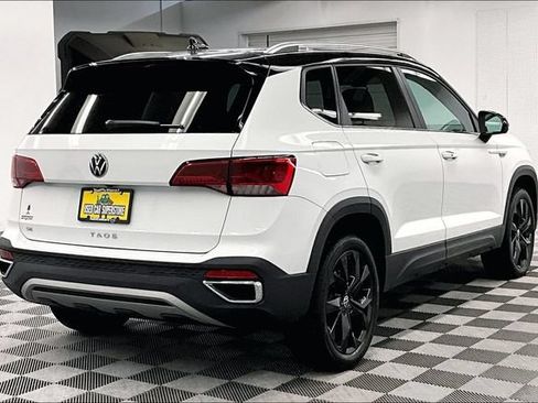 Used 2023 Volkswagen Taos SE w/ Panoramic Sunroof Package FWD image 13