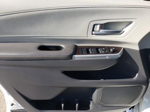 Used 2024 Toyota Sienna XLE image 11