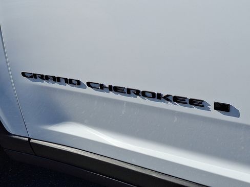 New 2025 Jeep Grand Cherokee Limited image 5